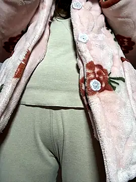 Snapshot of aa520uv chatting on 12/16/25, 02:05 aa520uv online show from 12/16/25, 02:05