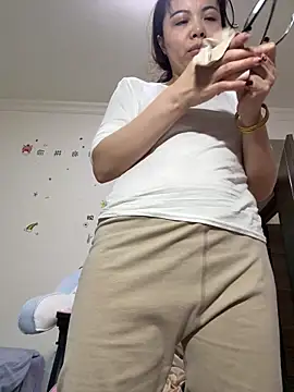 aa520uv online show from 04/12/26, 01:09