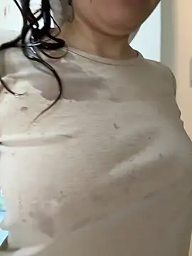 Snapshot of aa520uv chatting on 12/17/25, 02:16 aa520uv online show from 12/17/25, 02:16