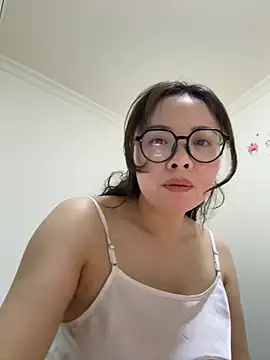 Snapshot of aa520uv chatting on 04/28/26, 02:27 aa520uv online show from 04/28/26, 02:27