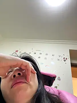 Snapshot of aa520uv chatting on 11/17/25, 12:25 aa520uv online show from 11/17/25, 12:25