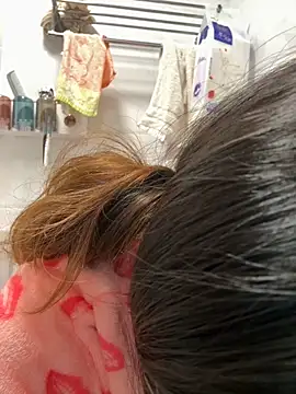 Snapshot of aa520uv chatting on 11/08/25, 12:09 aa520uv online show from 11/08/25, 12:09