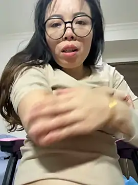 Snapshot of aa520uv chatting on 11/27/25, 03:12 aa520uv online show from 11/27/25, 03:12