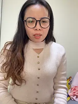 Snapshot of aa520uv chatting on 11/21/25, 06:12 aa520uv online show from 11/21/25, 06:12