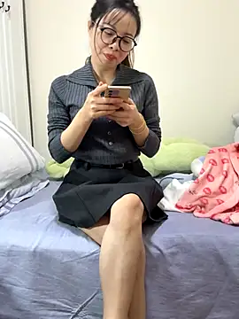 Snapshot of aa520uv chatting on 11/17/25, 12:31 aa520uv online show from 11/17/25, 12:31