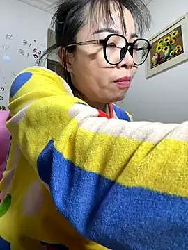 Snapshot of aa520uv chatting on 11/18/25, 02:42 aa520uv online show from 11/18/25, 02:42