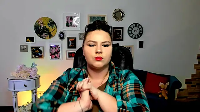 Snapshot of FlorenceAnderson chatting on 03/22/25, 12:46 FlorenceAnderson online show from 03/22/25, 12:46