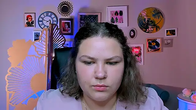 Snapshot of FlorenceAnderson chatting on 09/23/25, 09:16 FlorenceAnderson online show from 09/23/25, 09:16