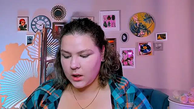 Snapshot of FlorenceAnderson chatting on 09/25/25, 05:46 FlorenceAnderson online show from 09/25/25, 05:46