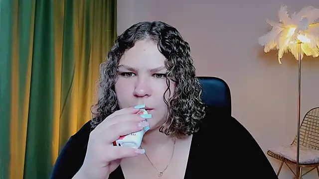 Snapshot of FlorenceAnderson chatting on 09/18/25, 07:11 FlorenceAnderson online show from 09/18/25, 07:11