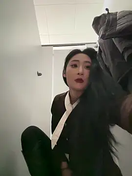 linger-23 online show from 03/18/26, 05:32