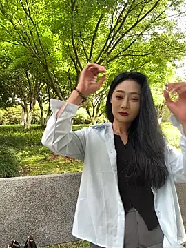 linger-23 online show from 04/10/26, 06:42