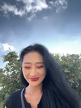 linger-23 online show from 10/26/25, 07:42