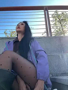 linger-23 online show from 12/23/25, 06:56