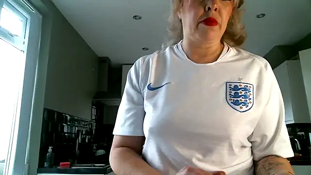 MissHoneyPenny online show from 06/17/26, 08:58