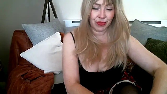 MissHoneyPenny online show from 03/11/26, 10:42