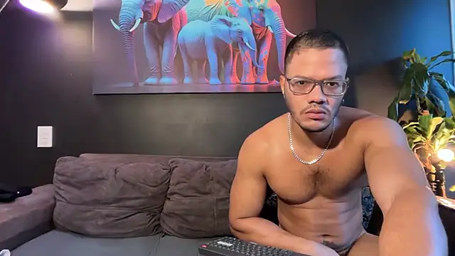 Snapshot of highlatin_guysoficial chatting on 07/13/26, 11:09 highlatin guysoficial online show from 07/13/26, 11:09