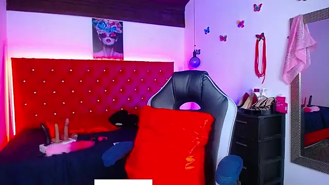 Snapshot of kriss_sweetboobs10 chatting on 11/19/25, 12:16 kriss sweetboobs10 online show from 11/19/25, 12:16