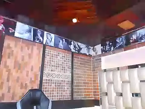 Snapshot of kriss_sweetboobs10 chatting on 09/21/25, 11:04 kriss sweetboobs10 online show from 09/21/25, 11:04