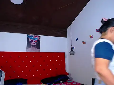 Snapshot of kriss_sweetboobs10 chatting on 11/29/25, 12:05 kriss sweetboobs10 online show from 11/29/25, 12:05