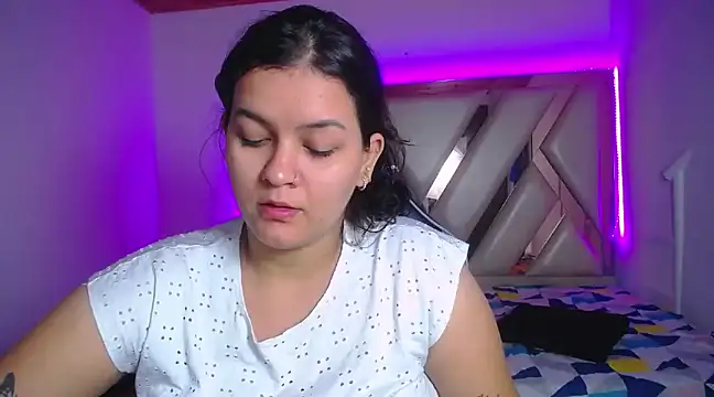 Snapshot of kriss_sweetboobs10 chatting on 03/21/25, 12:28 kriss sweetboobs10 online show from 03/21/25, 12:28