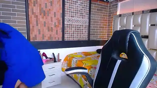 Snapshot of kriss_sweetboobs10 chatting on 09/20/25, 12:43 kriss sweetboobs10 online show from 09/20/25, 12:43