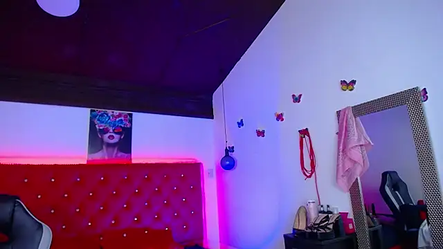 Snapshot of kriss_sweetboobs10 chatting on 11/05/25, 12:19 kriss sweetboobs10 online show from 11/05/25, 12:19