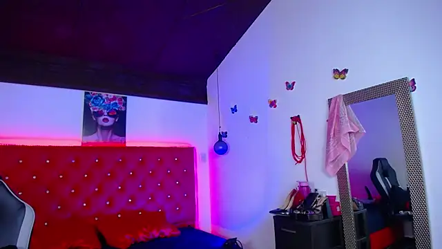 Snapshot of kriss_sweetboobs10 chatting on 11/07/25, 12:21 kriss sweetboobs10 online show from 11/07/25, 12:21