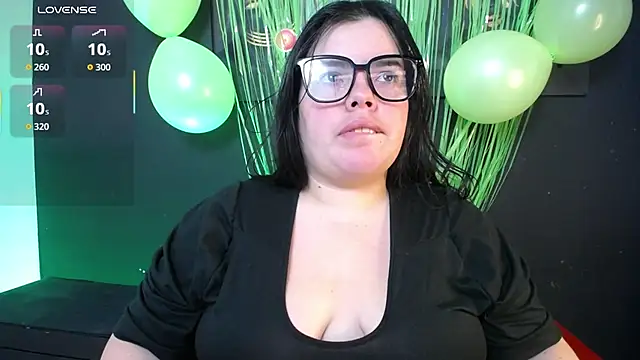 Snapshot of Nathaly_Rose1126 chatting on 09/27/25, 01:28 Nathaly Rose1126 online show from 09/27/25, 01:28