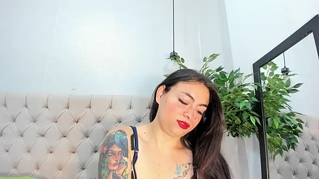 Snapshot of Mia_Collivens chatting on 09/13/25, 10:48 Mia Collivens online show from 09/13/25, 10:48