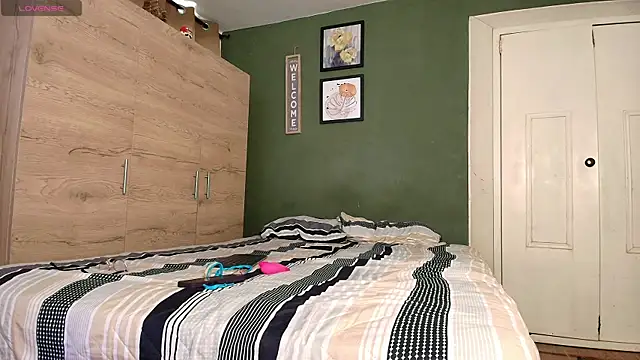 pleasurecompany3 online show from 10/29/25, 08:52