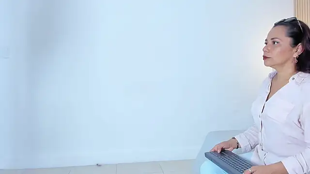 Hera goddesss online show from 10/16/25, 06:49