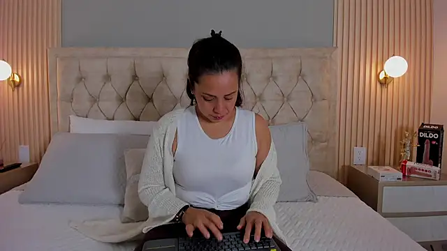 Hera goddesss online show from 10/13/25, 12:51