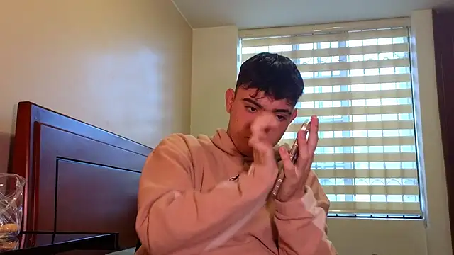 lukeboyce33 online show from 09/15/25, 10:21