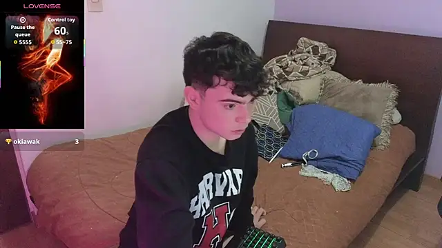 lukeboyce33 online show from 05/19/26, 01:56