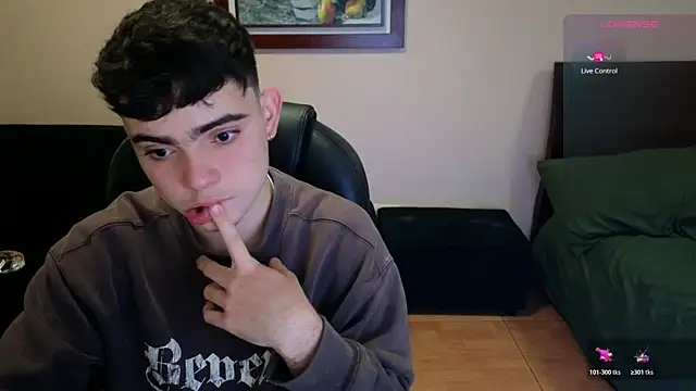 lukeboyce33 online show from 04/13/26, 02:15