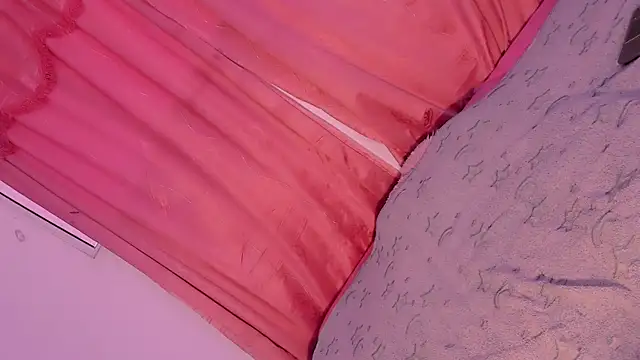 Snapshot of Mariana-ofc chatting on 11/13/25, 11:03 Mariana-ofc online show from 11/13/25, 11:03