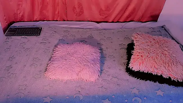 Snapshot of Mariana-ofc chatting on 11/28/25, 10:15 Mariana-ofc online show from 11/28/25, 10:15