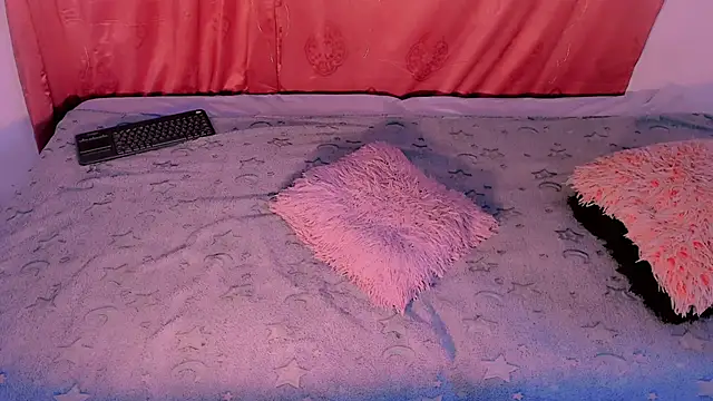 Snapshot of Mariana-ofc chatting on 11/29/25, 10:59 Mariana-ofc online show from 11/29/25, 10:59