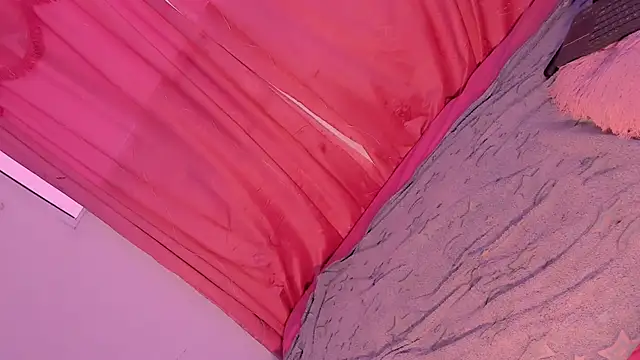 Snapshot of Mariana-ofc chatting on 11/18/25, 11:46 Mariana-ofc online show from 11/18/25, 11:46