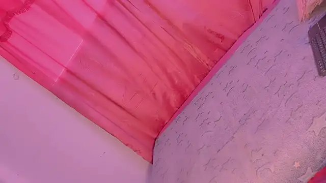 Snapshot of Mariana-ofc chatting on 11/01/25, 12:43 Mariana-ofc online show from 11/01/25, 12:43