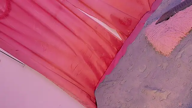 Snapshot of Mariana-ofc chatting on 11/08/25, 11:25 Mariana-ofc online show from 11/08/25, 11:25