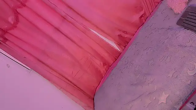 Snapshot of Mariana-ofc chatting on 11/06/25, 11:14 Mariana-ofc online show from 11/06/25, 11:14