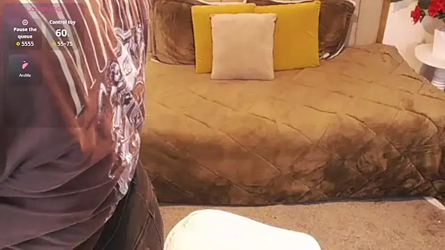 Snapshot of ailyn_maury chatting on 02/27/26, 01:33 ailyn maury online show from 02/27/26, 01:33