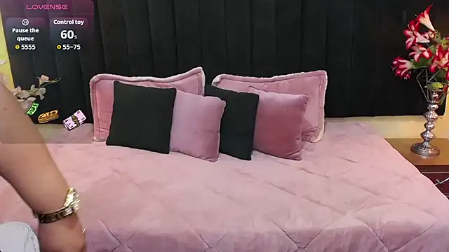 ailyn maury online show from 10/24/25, 01:26