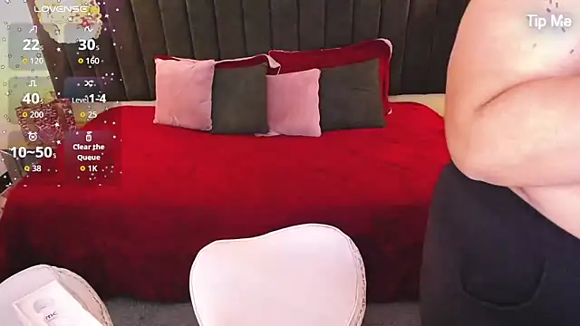 ailyn maury online show from 11/24/25, 02:06