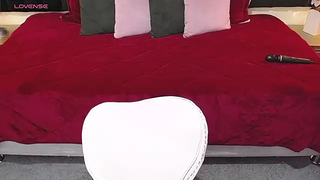 Snapshot of ailyn_maury chatting on 02/02/26, 01:32 ailyn maury online show from 02/02/26, 01:32