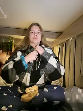 Snapshot of Amesthyst_destiny chatting on 11/26/25, 01:16 Amesthyst destiny online show from 11/26/25, 01:16