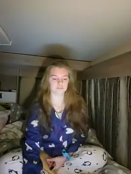 Snapshot of Amesthyst_destiny chatting on 12/02/25, 03:19 Amesthyst destiny online show from 12/02/25, 03:19