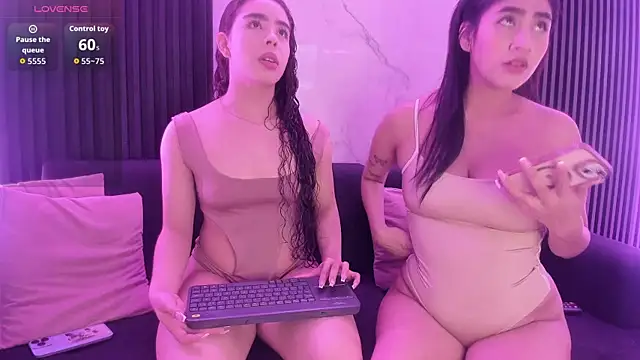 MiaScott5 online show from 11/20/25, 03:40